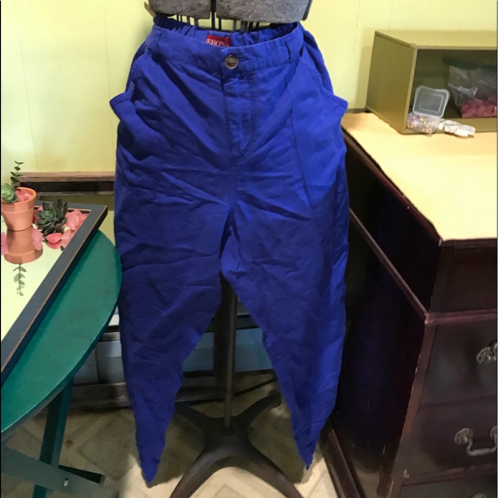 Blue capri pants.